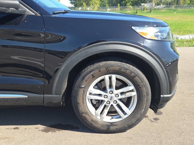 Used 2021 Ford Explorer XLT w/ Equipment Group 202A AWD/4WD image 4