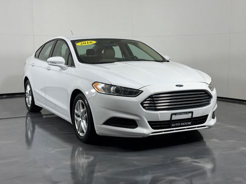 Used 2016 Ford Fusion SE FWD image 3