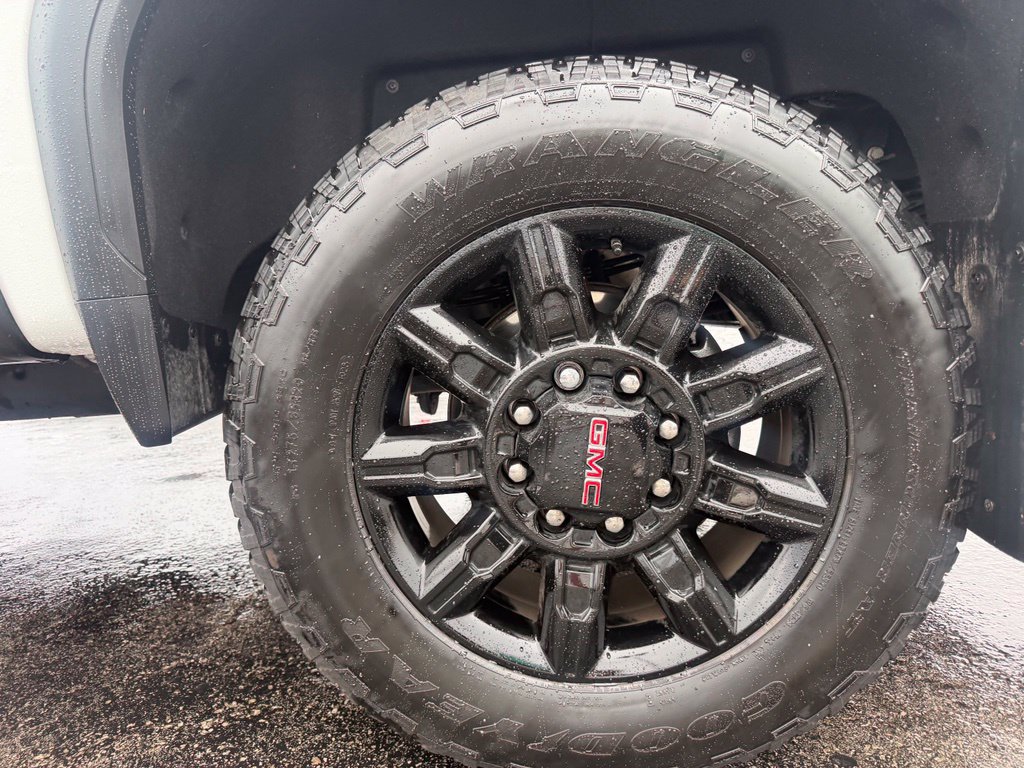 Used 2025 GMC Sierra 2500 AT4 w/ AT4 Premium Plus Package AWD/4WD image 15