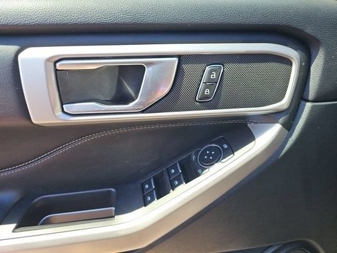 Used 2023 Ford Explorer XLT w/ Equipment Group 202A AWD/4WD image 19