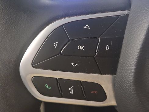Used 2022 Chrysler Pacifica Touring-L FWD image 31