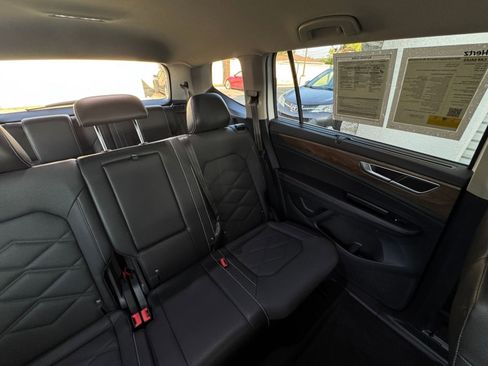 Used 2025 Volkswagen Atlas SE image 38