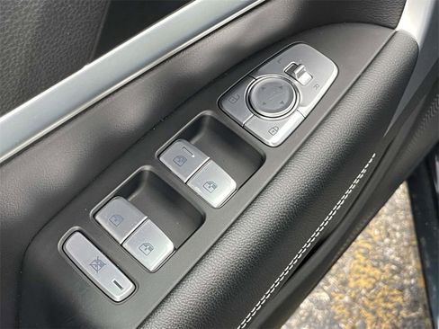 Certified 2025 Genesis G70 2.5T image 17