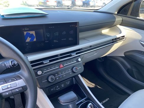 Used 2025 Hyundai Tucson SE FWD image 23