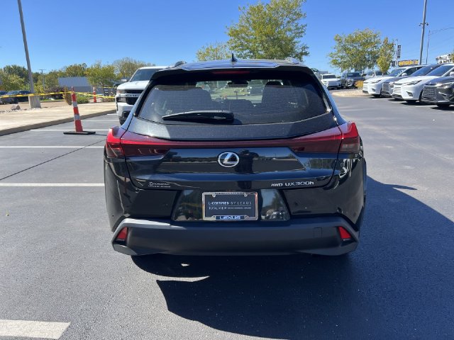 Certified 2025 Lexus UX 300h AWD w/ Accessory Package (Z1) image 4