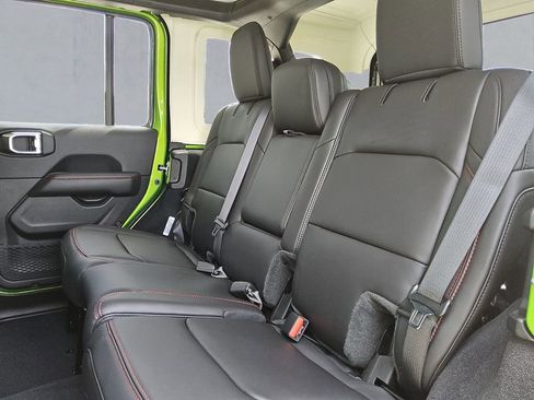 New 2025 Jeep Wrangler Unlimited Rubicon w/ XTREMEE 35" Tire Package image 13