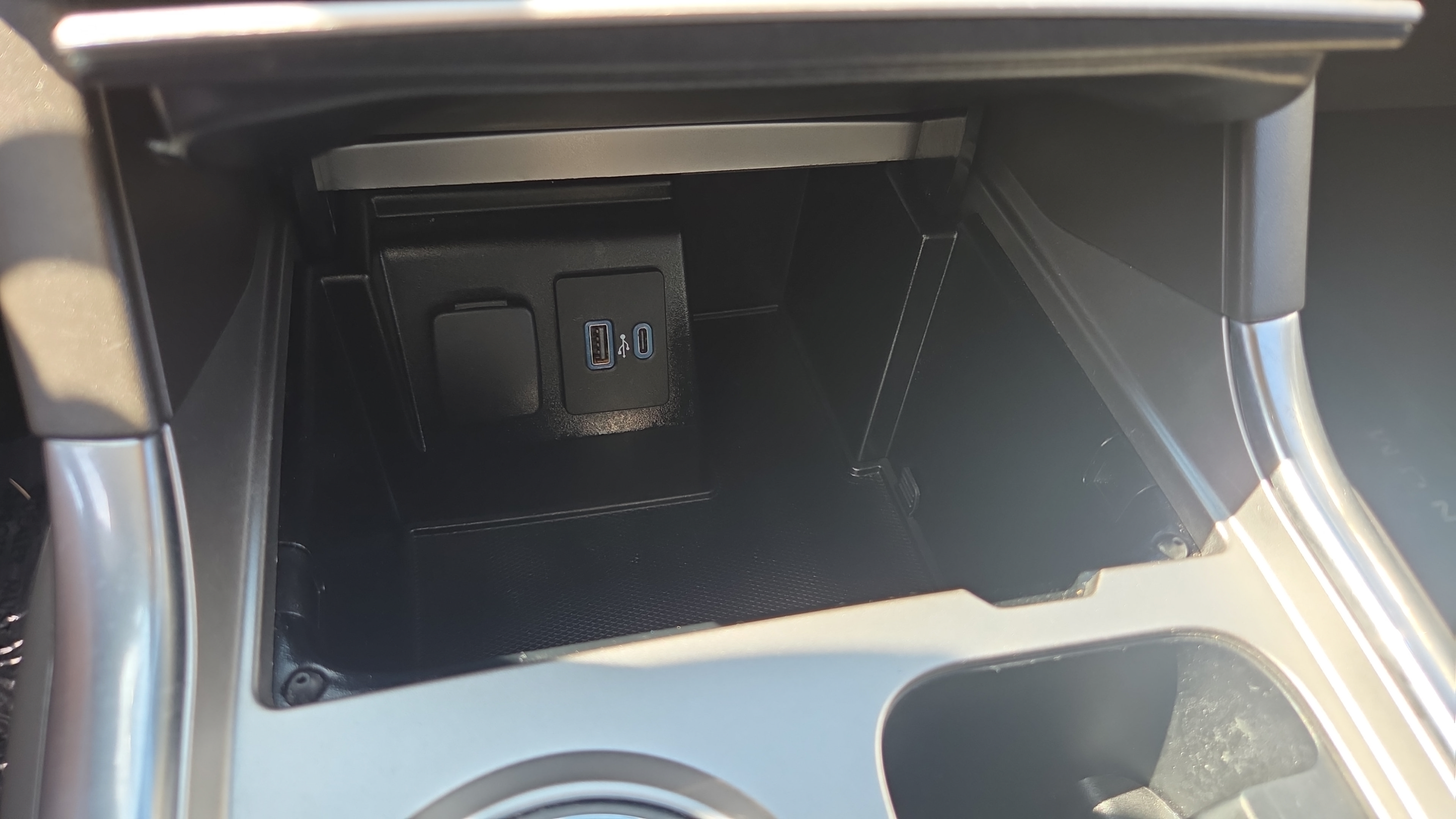 Used 2020 Ford Explorer Platinum w/ Premium Technology Package AWD/4WD image 32