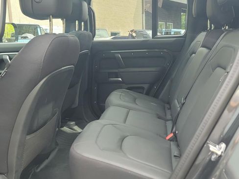 Used 2025 Land Rover Defender 110 V8 AWD/4WD image 17