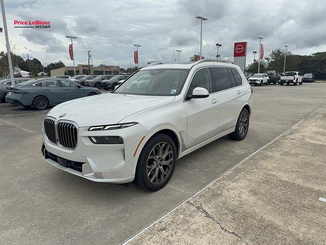 Used 2024 BMW X7 xDrive40i w/ Premium Package AWD/4WD image 3