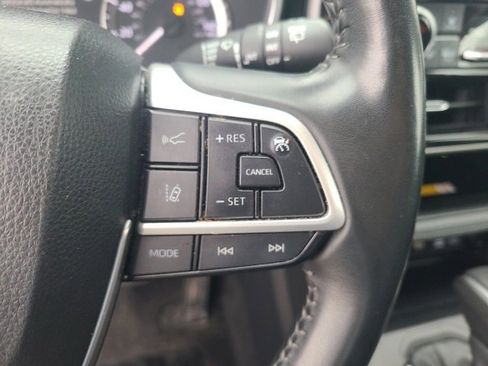 Used 2024 Toyota Highlander XLE image 22