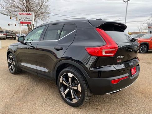 Used 2019 Volvo XC40 T5 Inscription image 3