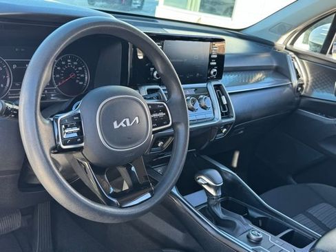 Used 2023 Kia Sorento LX image 19