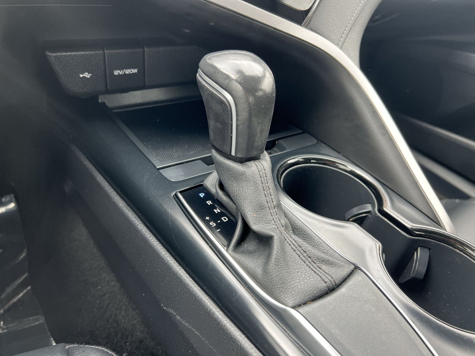 Used 2020 Toyota Camry SE FWD image 21