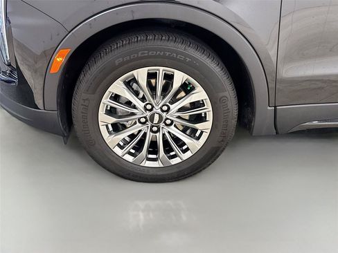 Used 2025 Cadillac XT4 Premium Luxury w/ Technology Package FWD image 31