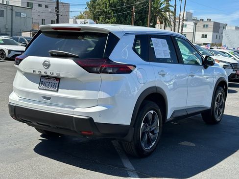 Used 2026 Nissan Rogue SV FWD image 7