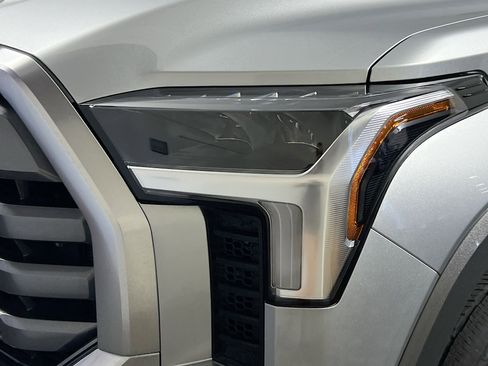 Used 2024 Toyota Tundra Limited AWD/4WD image 11