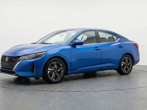 Used 2025 Nissan Sentra SV image 3