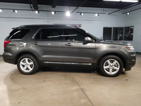 Used 2018 Ford Explorer XLT image 8