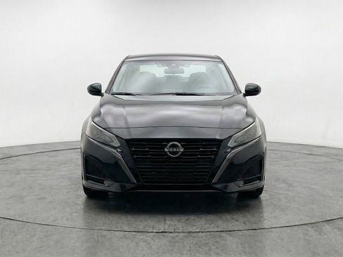 Used 2025 Nissan Altima 2.5 SV image 2