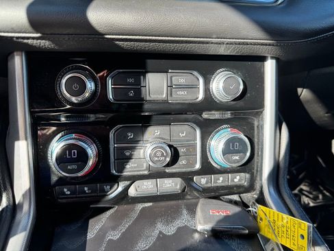Used 2023 GMC Yukon Denali RWD image 18