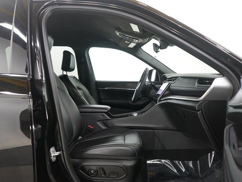 Used 2025 Jeep Grand Cherokee L Limited w/ Black Appearance Package image 11