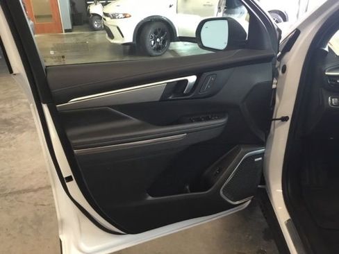 Used 2025 Buick Enclave Preferred image 19