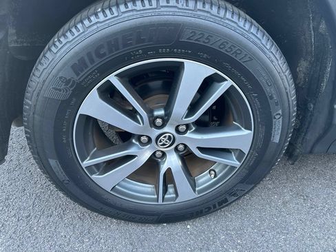 Used 2017 Toyota RAV4 XLE FWD image 4