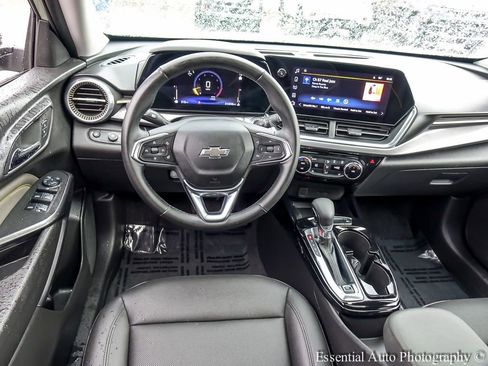 Used 2024 Chevrolet Trax ACTIV w/ Sunroof Package image 12