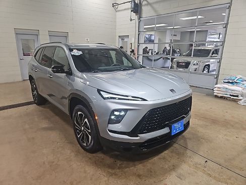 Used 2025 Buick Enclave Sport Touring image 9