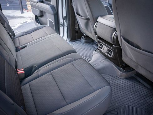 Used 2024 Chevrolet Silverado 2500 LT image 32