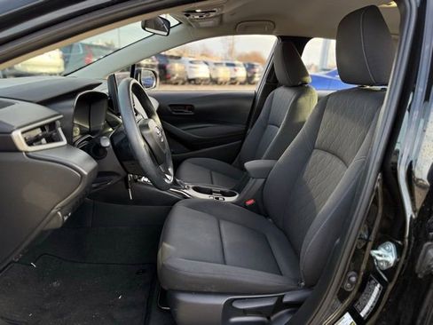 Used 2023 Toyota Corolla LE image 2