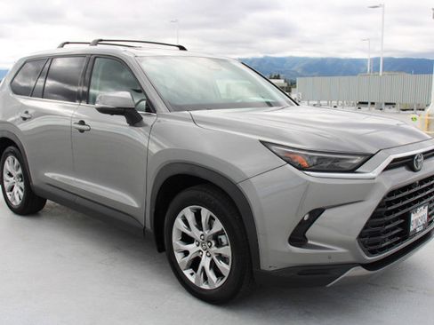 Certified 2025 Toyota Grand Highlander Limited image 2