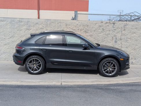 Certified 2025 Porsche Macan image 9