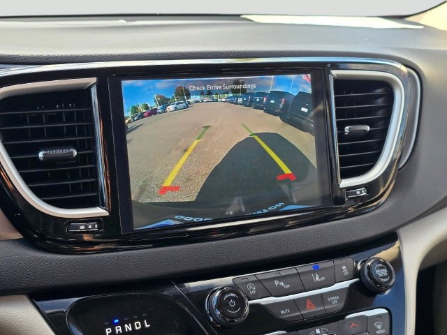 Used 2024 Chrysler Pacifica Touring-L FWD image 25