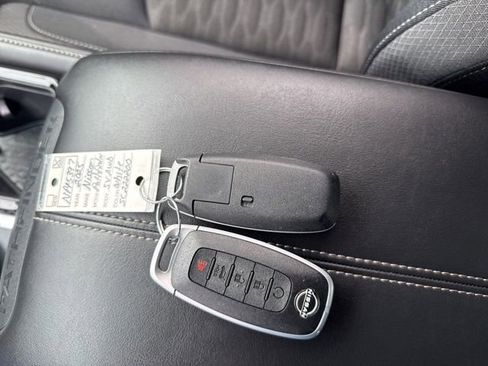 Used 2025 Nissan Pathfinder SV w/ SV Premium Package image 37