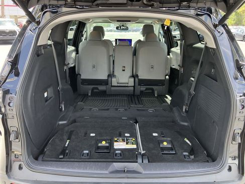Used 2025 Toyota Sienna XLE w/ XLE Plus Package FWD image 29