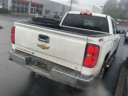 Used 2018 Chevrolet Silverado 1500 LT w/ LT Eassist Package image 8