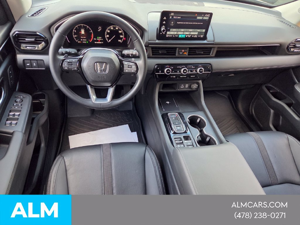 Used 2025 Honda Pilot Touring image 10