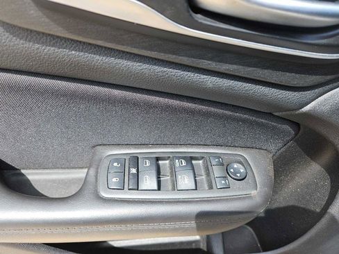 Used 2015 Chrysler 200 Limited w/ Convenience Group image 10