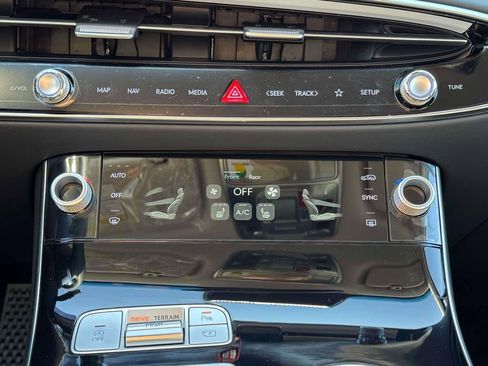 New 2026 Genesis GV70 2.5T AWD/4WD image 23