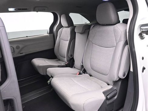 Used 2022 Toyota Sienna LE FWD image 17