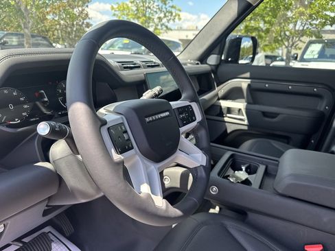 Used 2024 Land Rover Defender 130 S image 13