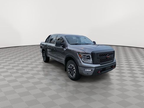 Used 2022 Nissan Titan PRO-4X w/ Pro-4x Convenience Package image 2