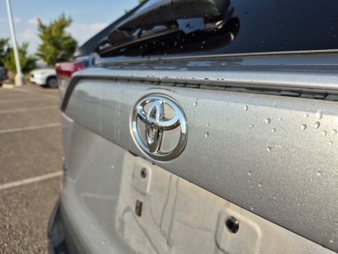 Used 2020 Toyota RAV4 LE AWD/4WD image 23