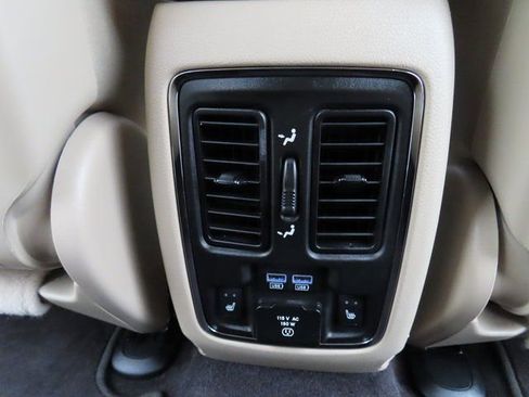 Used 2018 Jeep Grand Cherokee Limited w/ Luxury Group II image 30