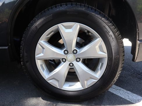 Used 2015 Subaru Forester 2.5i Premium AWD/4WD image 43
