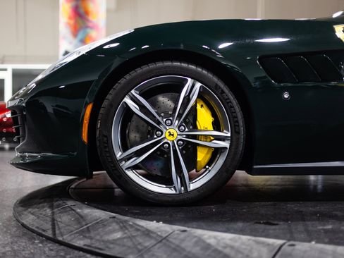 Used 2018 Ferrari GTC4Lusso AWD/4WD image 16