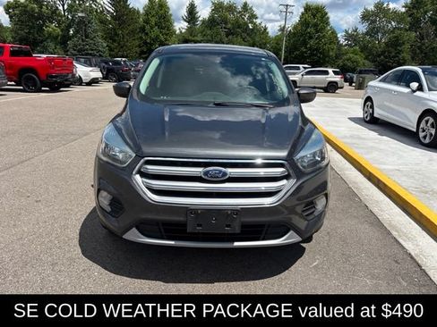 Used 2017 Ford Escape SE w/ SE Cold Weather Package FWD image 3