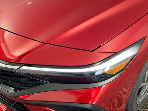 New 2025 Hyundai Elantra SEL FWD image 3