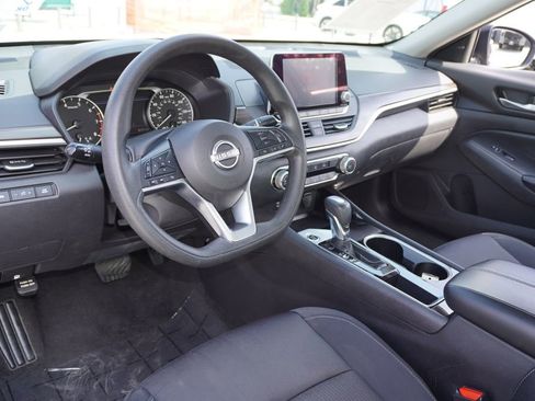 Used 2024 Nissan Altima 2.5 SV FWD image 11